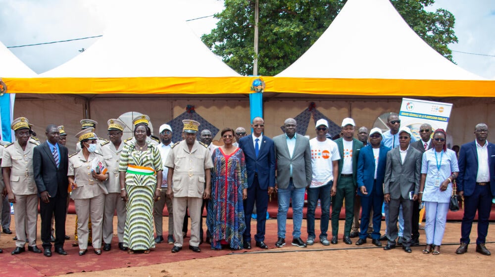 Photo de famille des officiels de la Cérémonie de lancement